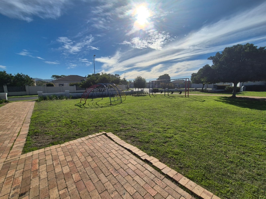 To Let 2 Bedroom Property for Rent in Sonstraal Heights Western Cape